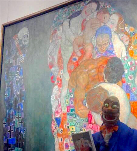 Igor in a Museum with a painting from Klimt