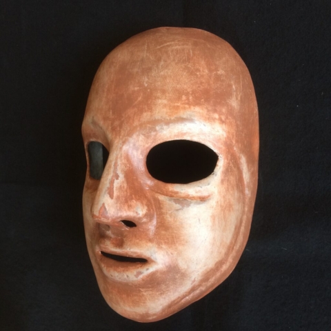 Masque neutre en papier mâché selon la tradition Lecoq, Sartori