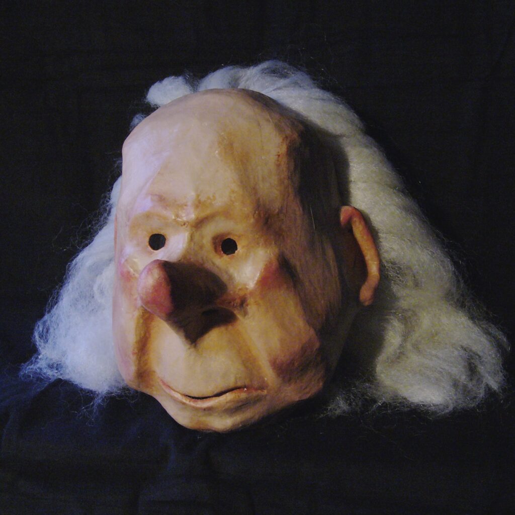 Masque de vieillard avec cheveux blancs