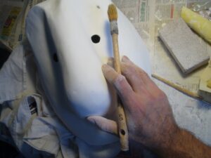 Masque larvaire modèle Amoureux en état de fabrication 